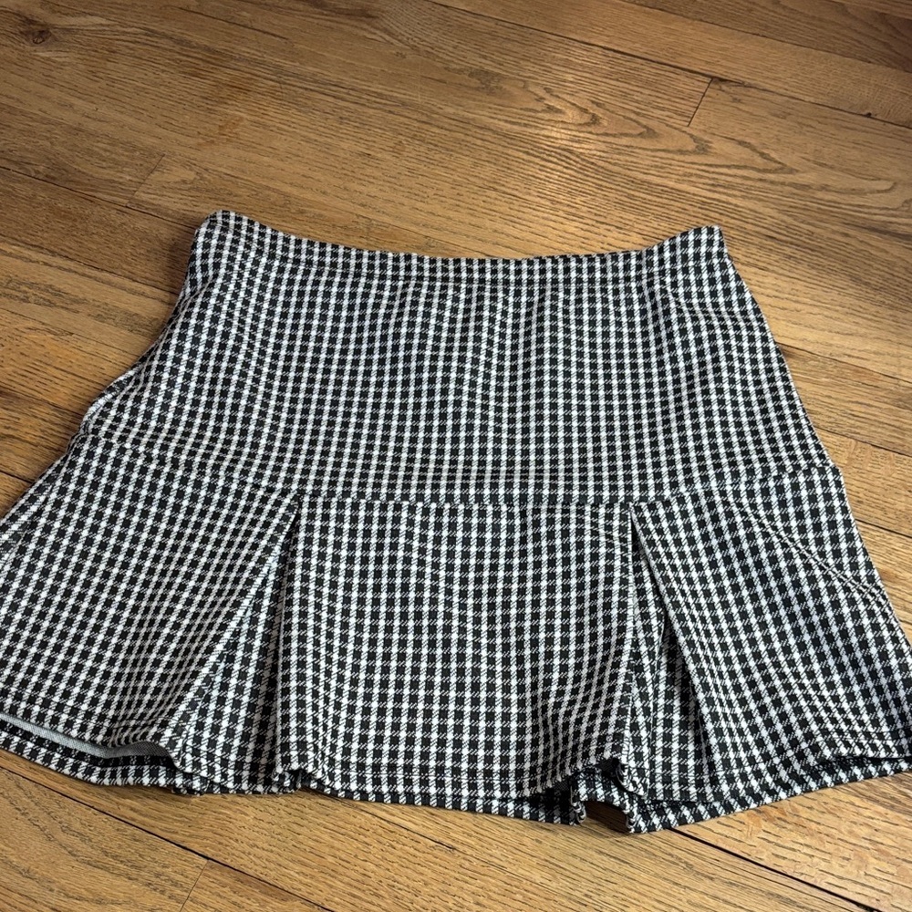 women’s Black and White Flared Skirt